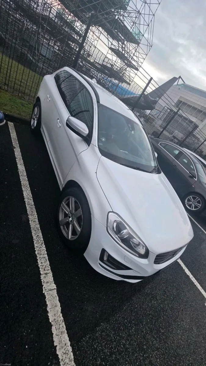 2015 Volvo XC60 R Design - Image 3