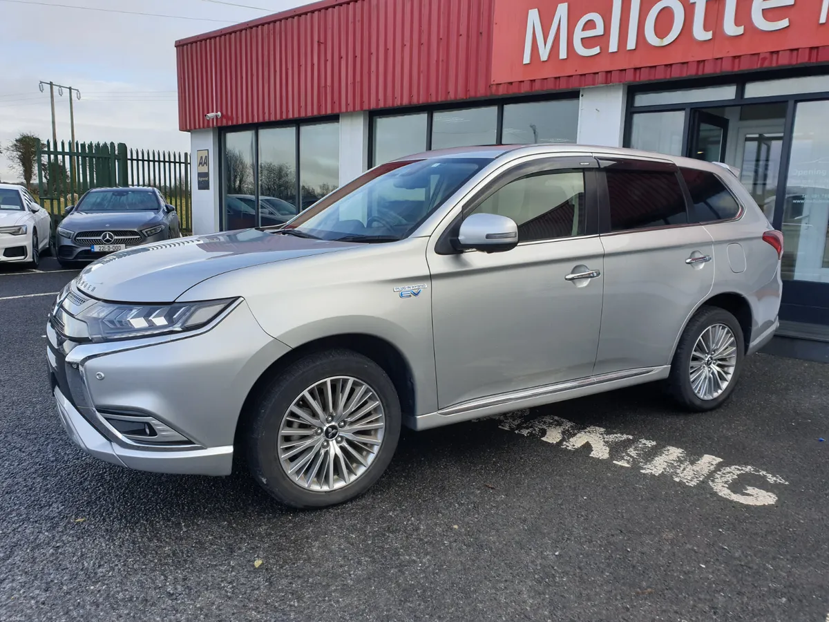 MITSUBISHI OUTLANDER 2.4 PHEV**TOP SPEC** - Image 2