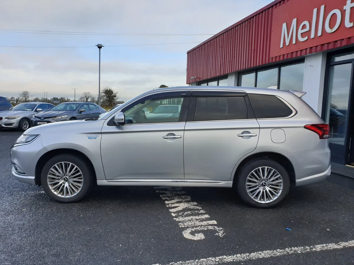 MITSUBISHI OUTLANDER 2.4 PHEV**TOP SPEC** - Image 3