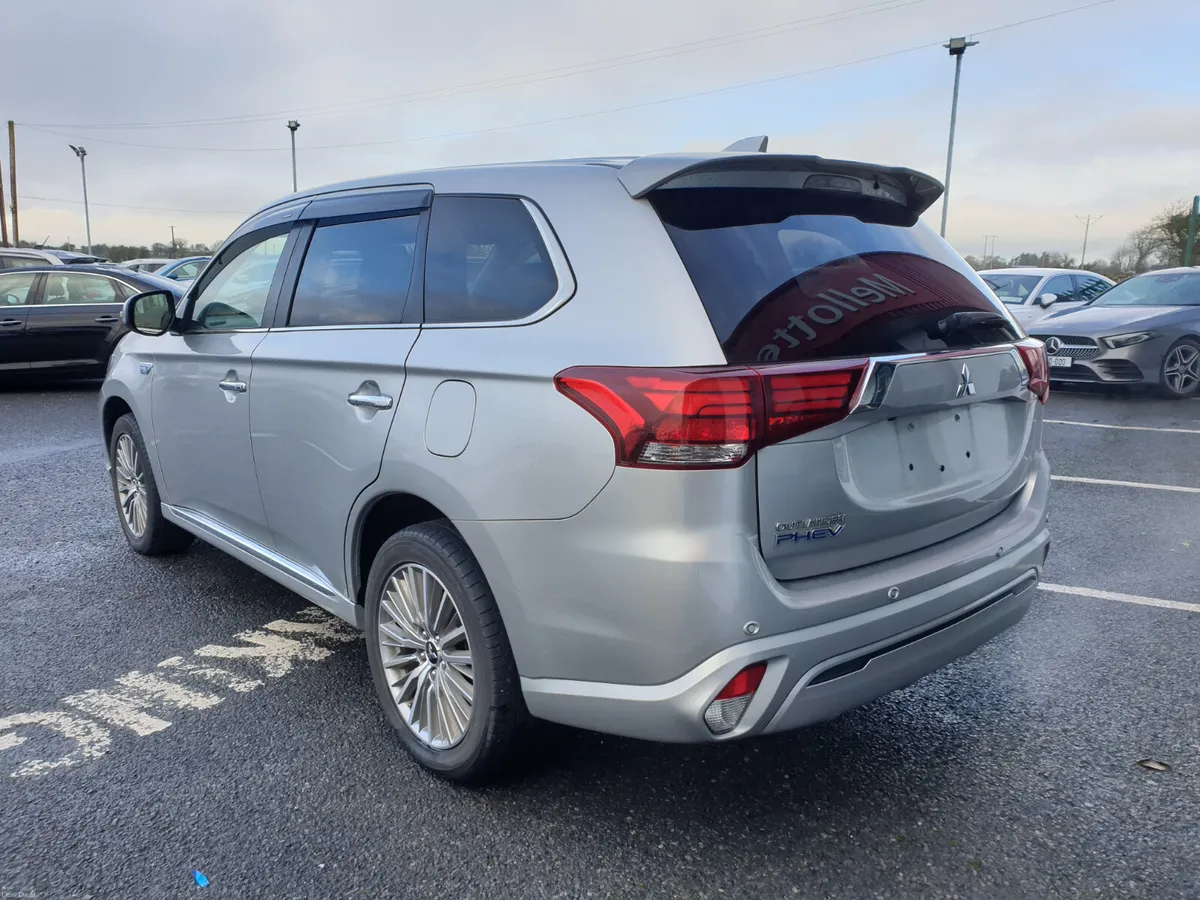 MITSUBISHI OUTLANDER 2.4 PHEV**TOP SPEC** - Image 4