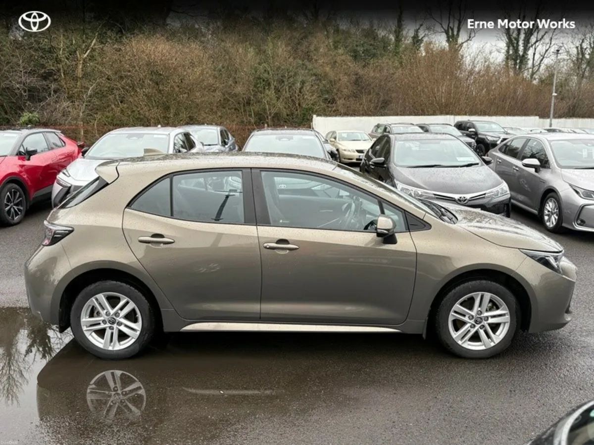 Toyota Corolla LUNA H/B Hybrid - Image 2