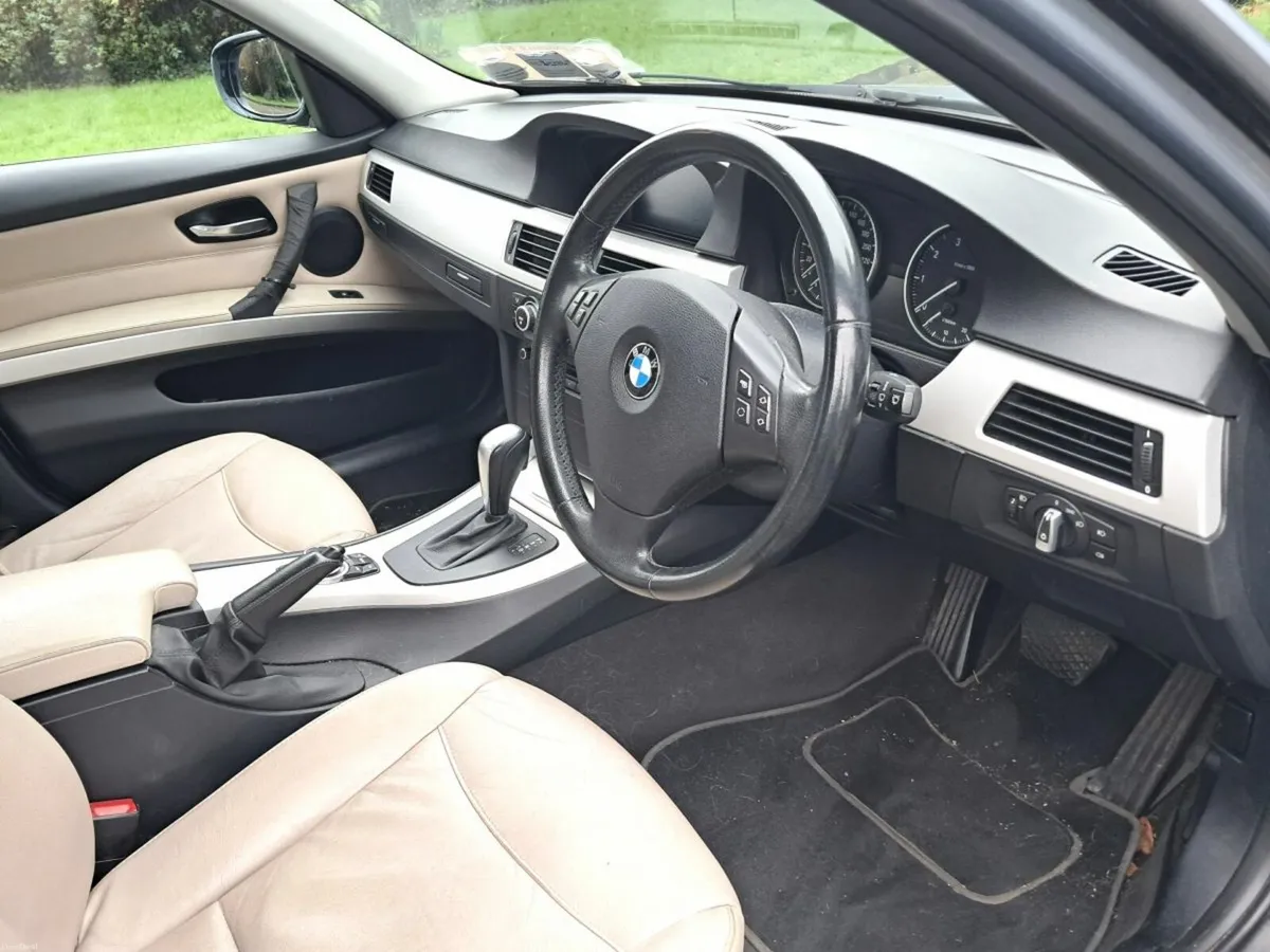 BMW 3-Series 2010 - Image 4