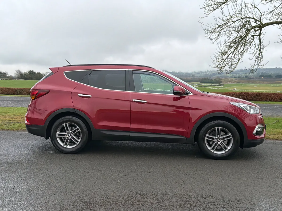 Hyundai Santa Fe 2017 4WD Low Mileage - Image 3