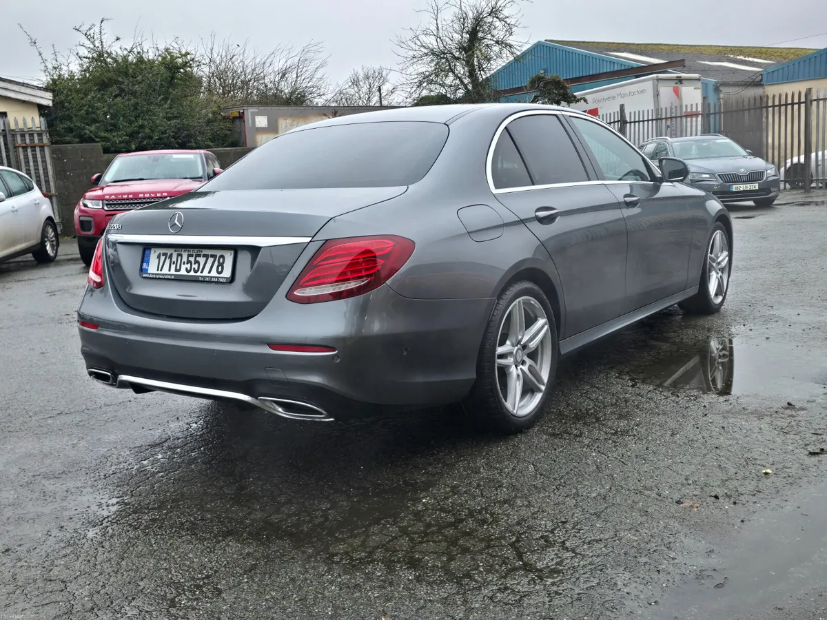171 MERCEDES BENZ E220 *AMG LINE*LOW KMS* - Image 4