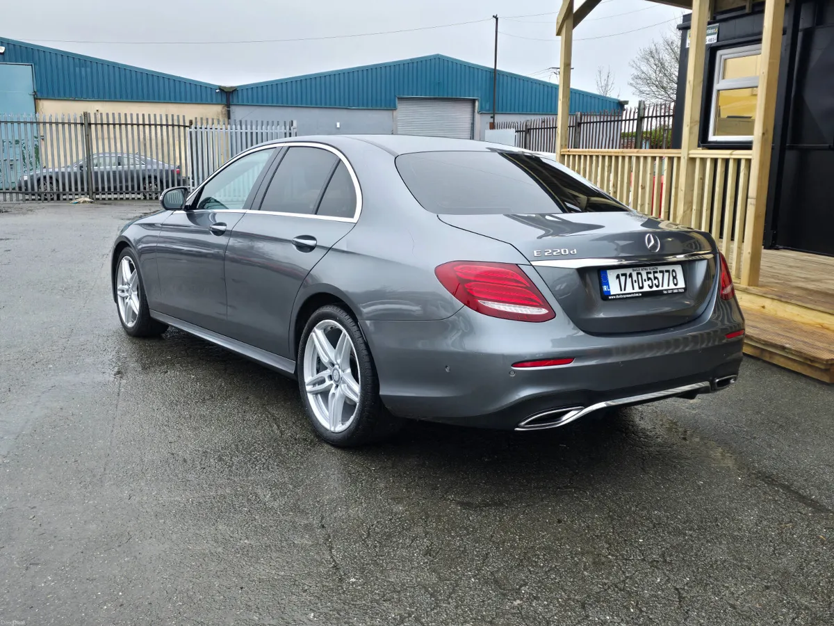 171 MERCEDES BENZ E220 *AMG LINE*LOW KMS* - Image 3
