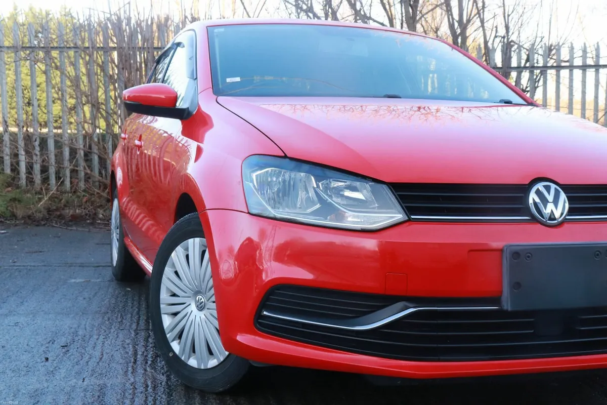 Volkswagen Polo 2015 - Image 2