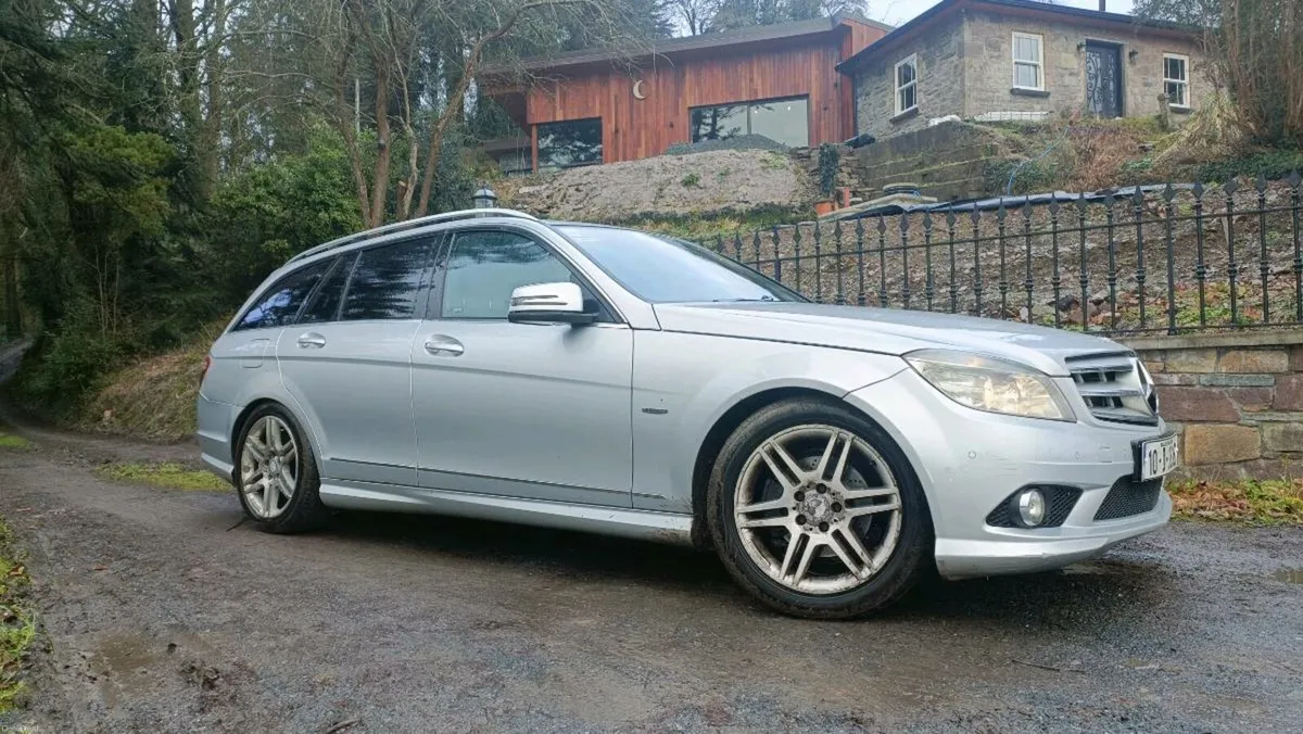 Mercedes Estate 2010 - Image 2