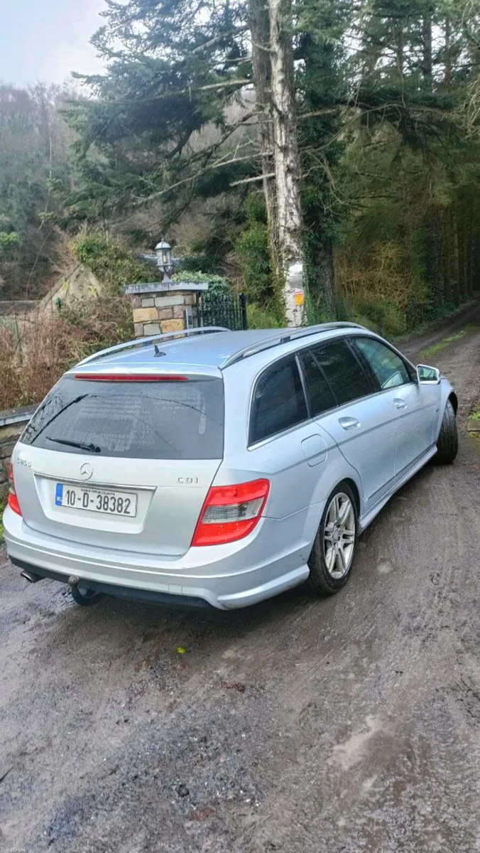 Mercedes Estate 2010 - Image 4