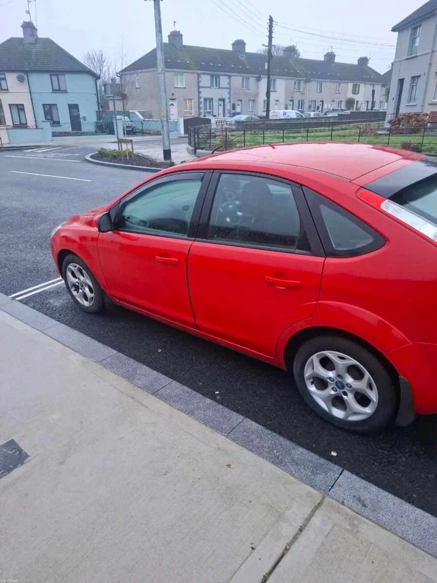 Ford Focus 2011 - Image 2