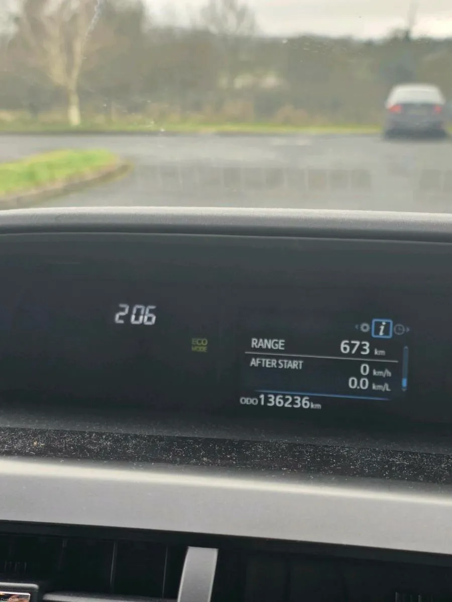 Toyota Prius Alpha 2016 - Image 1