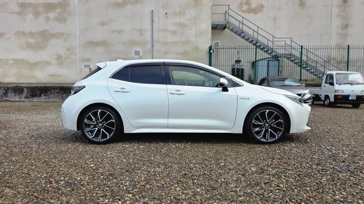 2018 Toyota Corolla Sport Hybrid Automatic - Image 3