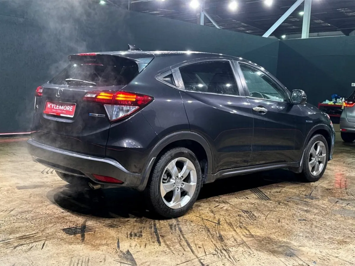 Honda Vezel 1.5L HYBRID AUTOMATIC - HALF BLACK LEA - Image 4