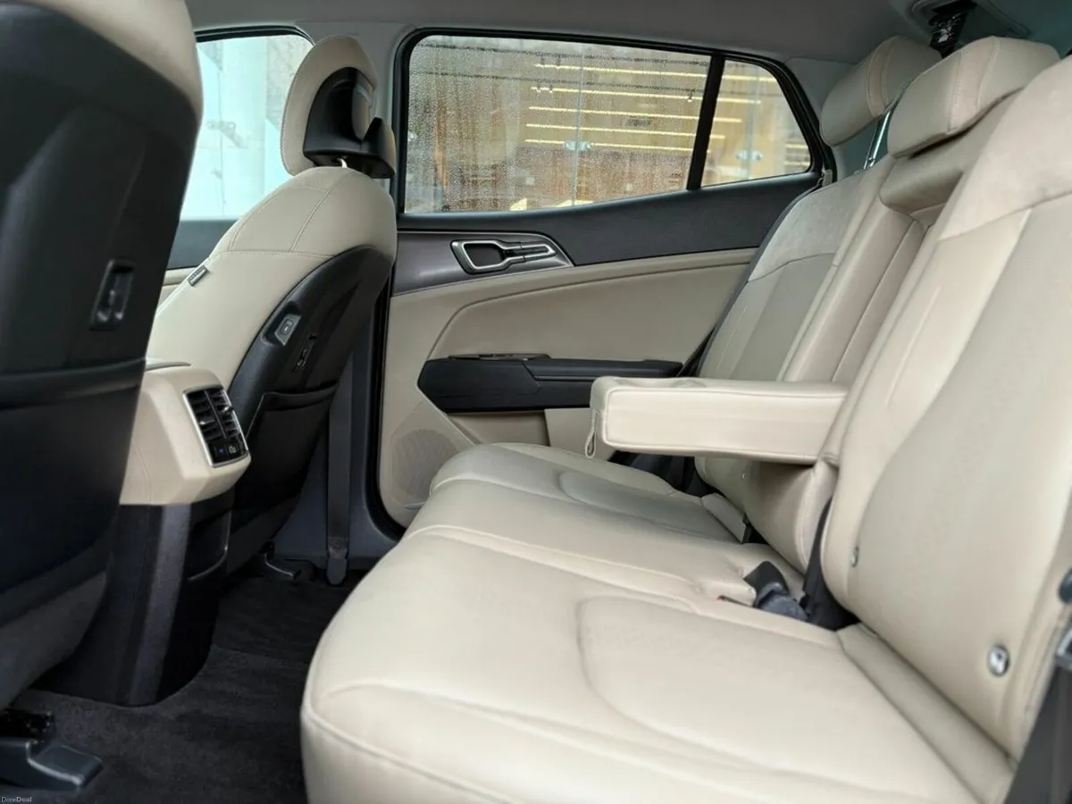 Kia Sportage 1.6 Plug In Hybrid K4 - Image 4