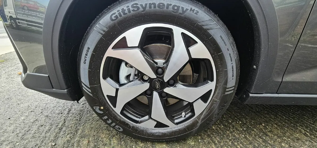 2026 Ford Tourneo Connect Active 1.5 PHEV hybrid - Image 2