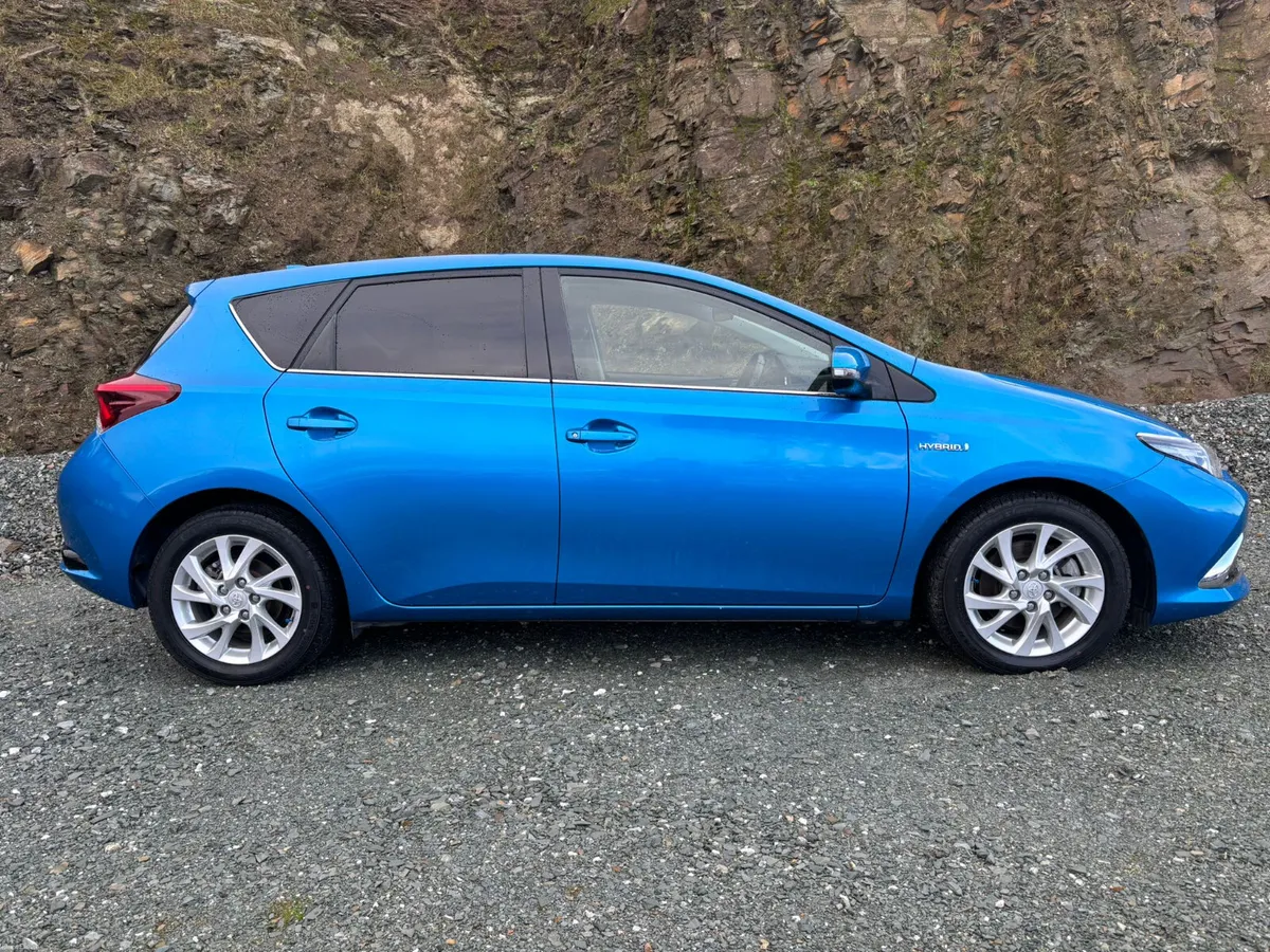 TOYOTA AURIS HYBRID AUTOMATIC 1.8 PETROL - Image 2