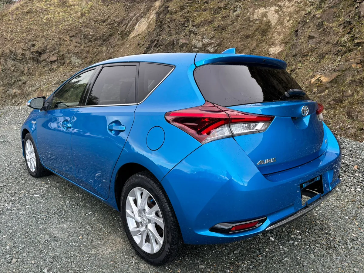 TOYOTA AURIS HYBRID AUTOMATIC 1.8 PETROL - Image 3