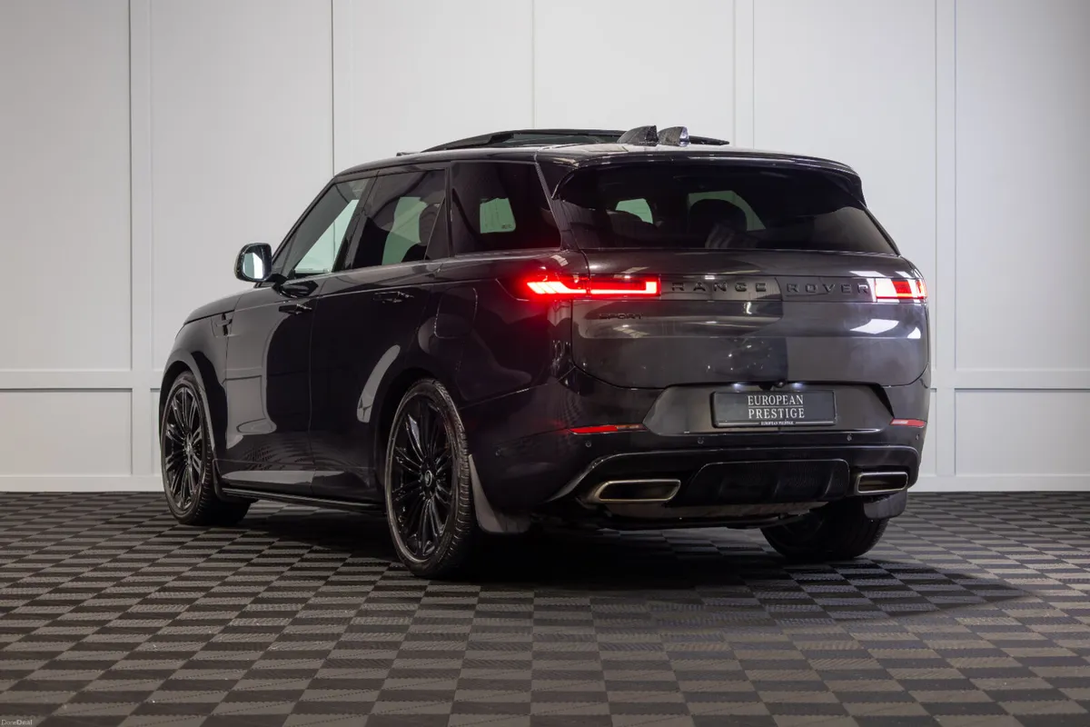 2024 Range Rover Sport P460e Dynamic SE - Image 4