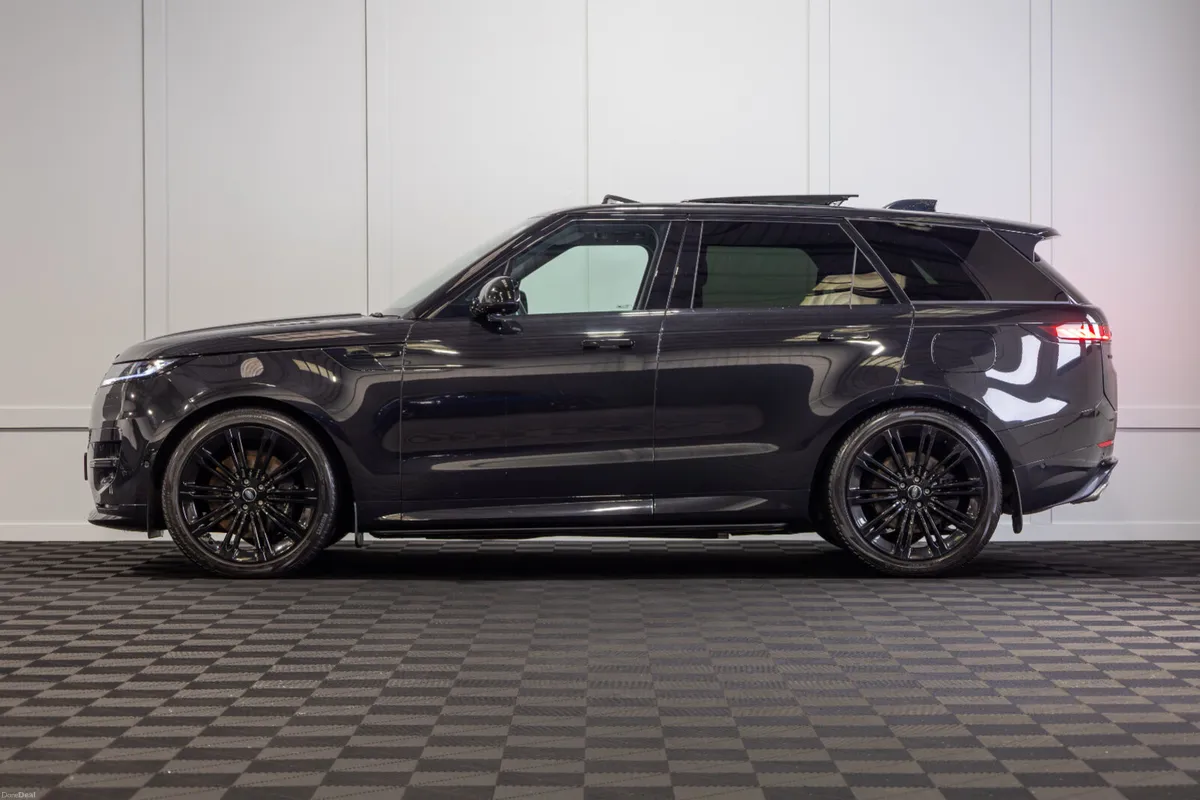 2024 Range Rover Sport P460e Dynamic SE - Image 3