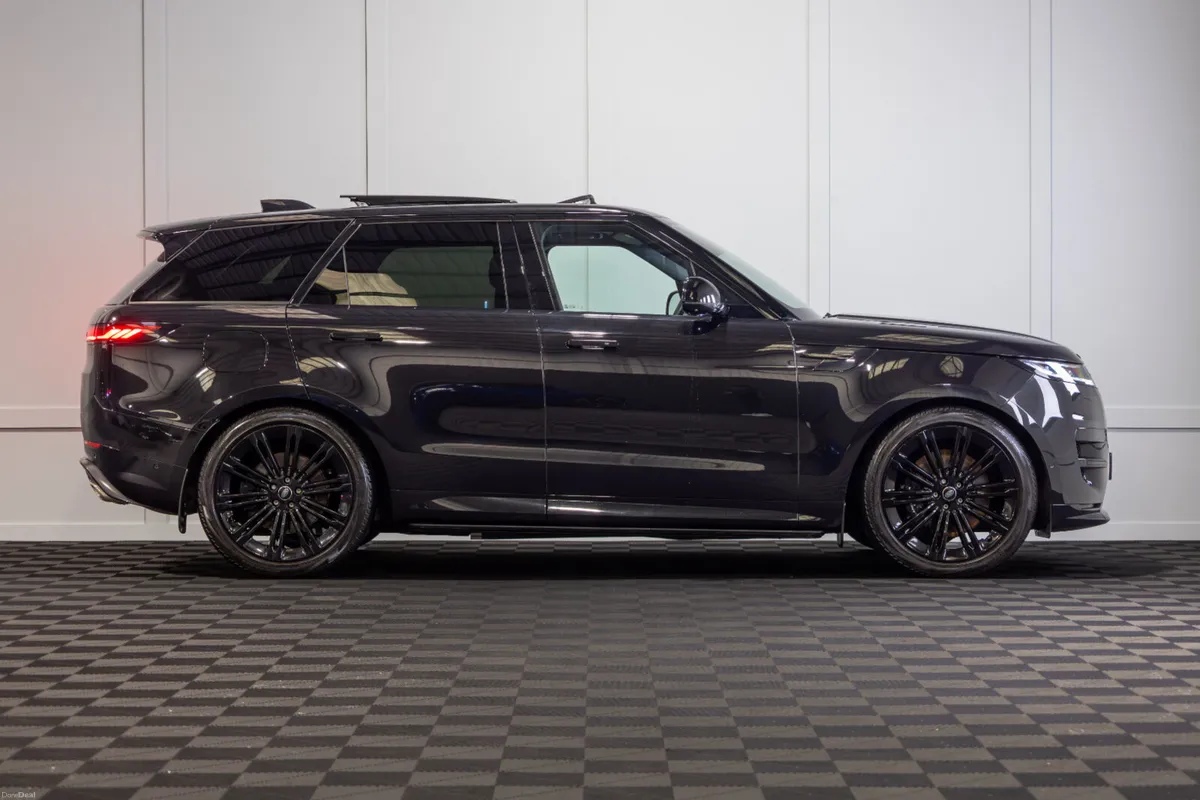 2024 Range Rover Sport P460e Dynamic SE *Pan Roof - Image 6
