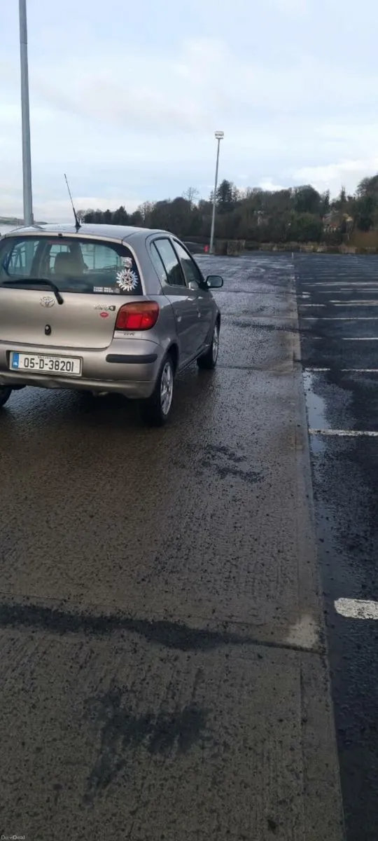 2005 toyota yaris - Image 4