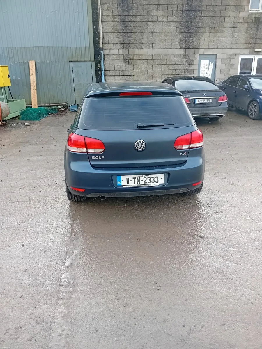 Volkswagen Golf 2011 - Image 2