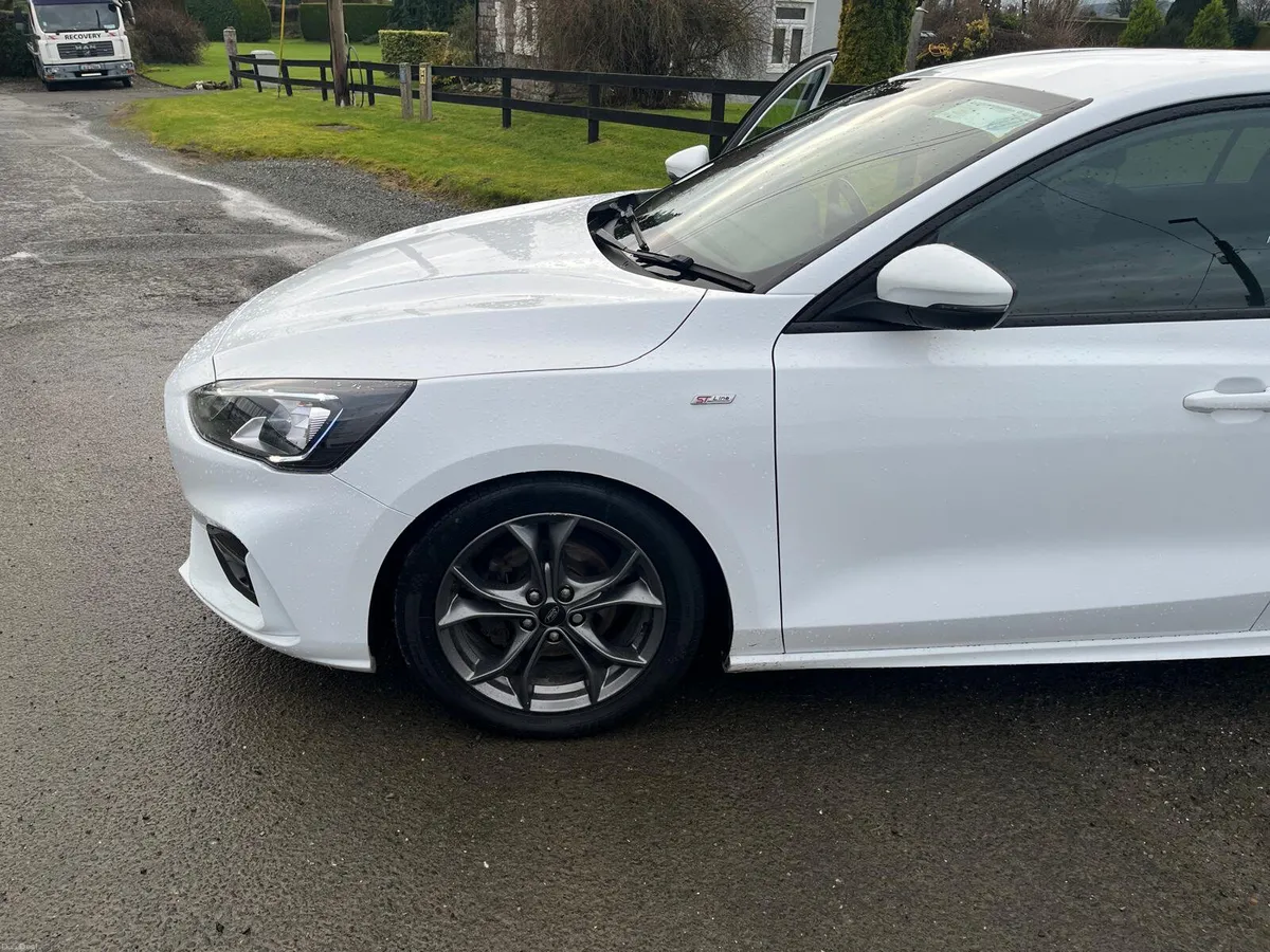 Ford Focus 2021 - Image 2