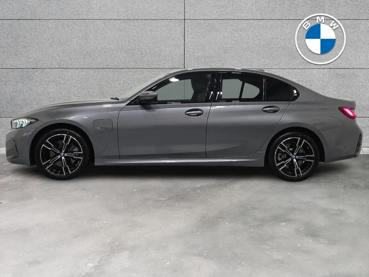 BMW 3-Series 330e M Sport Saloon - Image 4