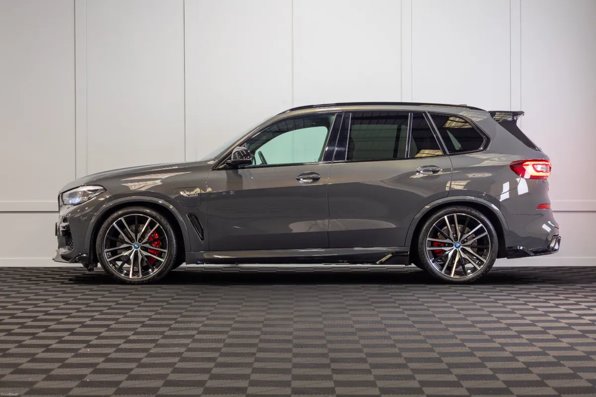 222 BMW X5 X-Drive 45e M-Sport - Image 3
