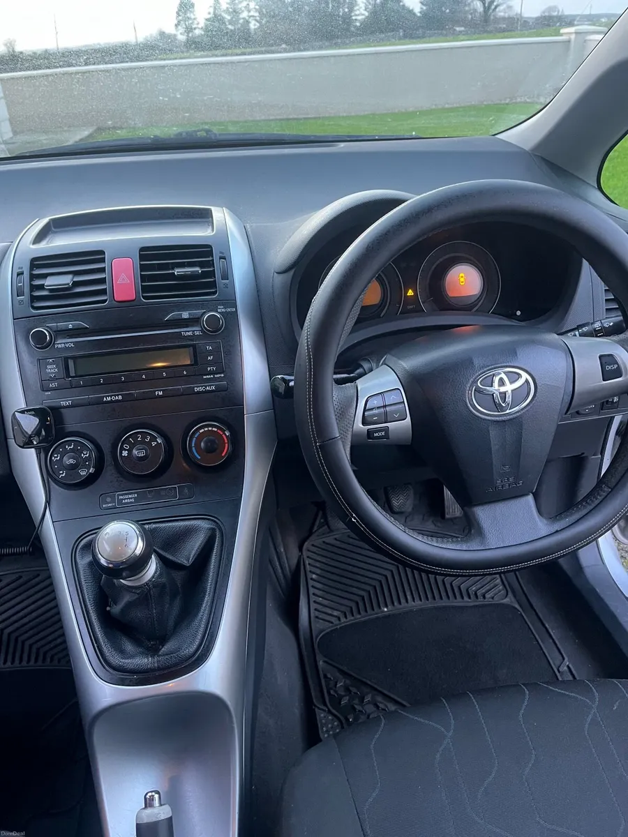 Toyota Auris 2010 - Image 3