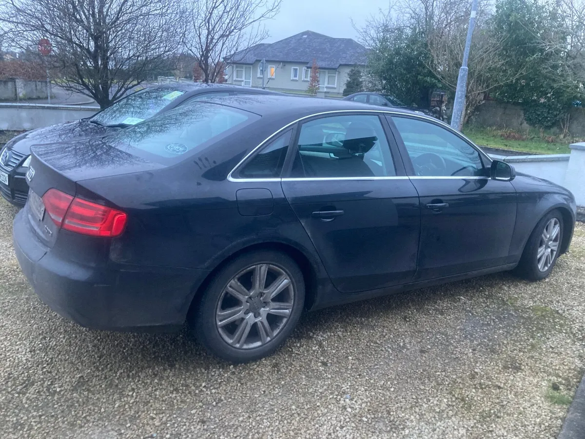 Audi A4 2010 - Image 2