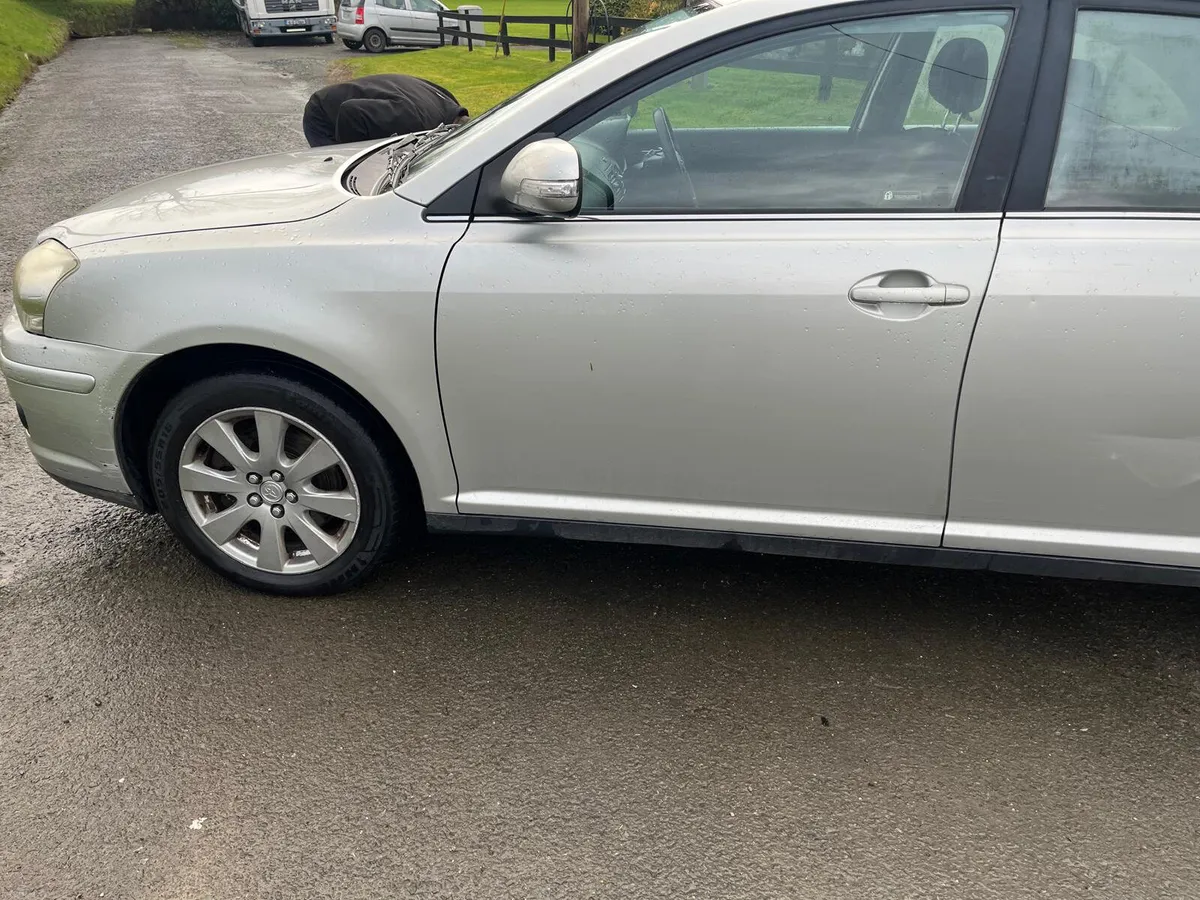 Toyota Avensis 2009 - Image 2