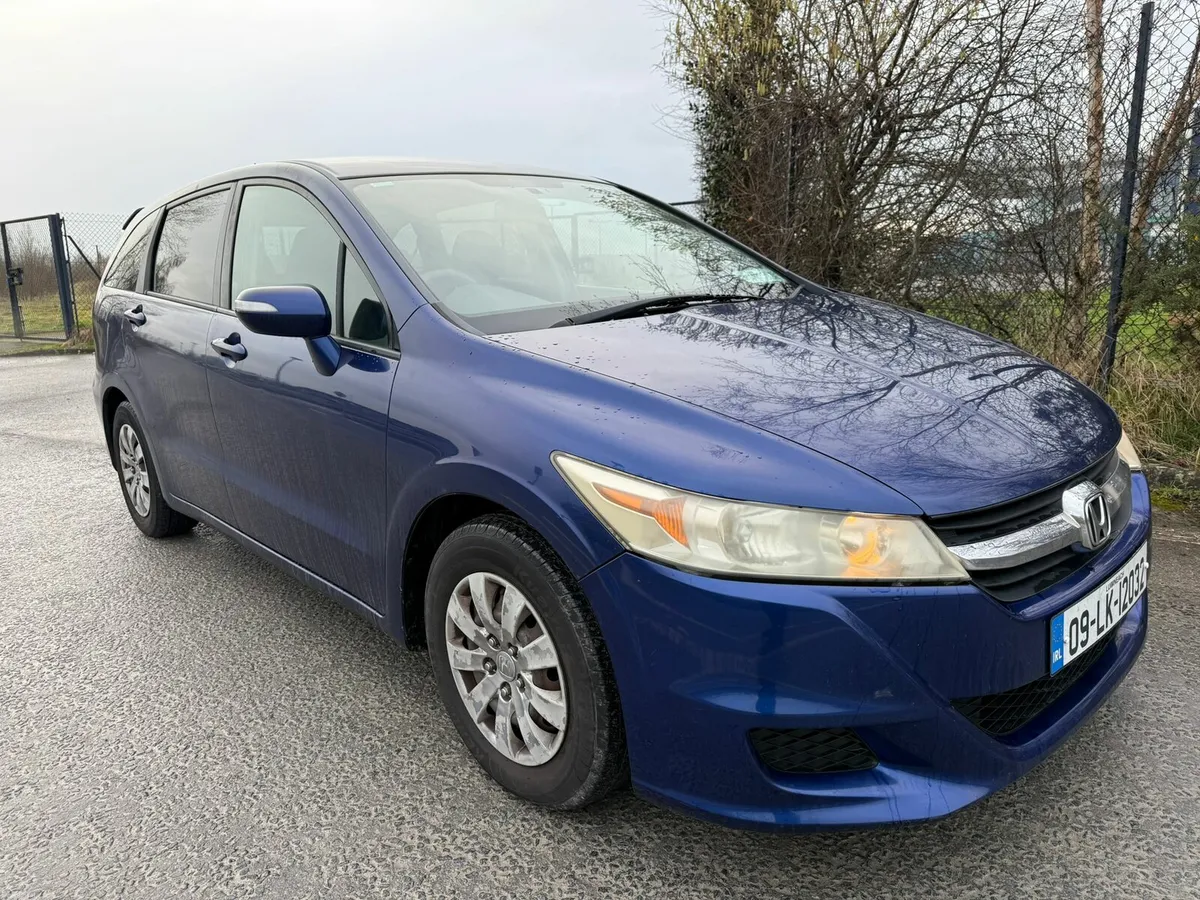 Honda Stream 7 seater - Image 1