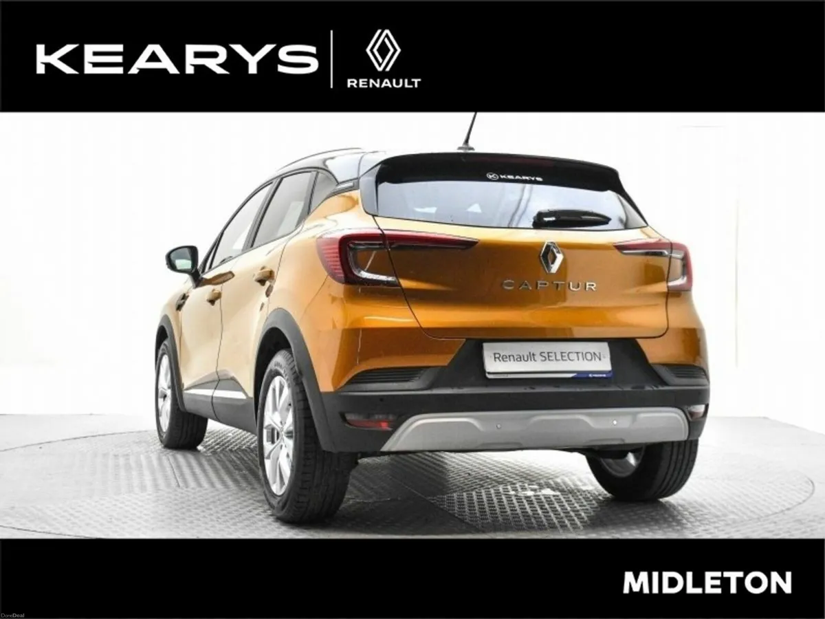 Renault Captur TCe 100 Iconic. Low Kms - Image 2