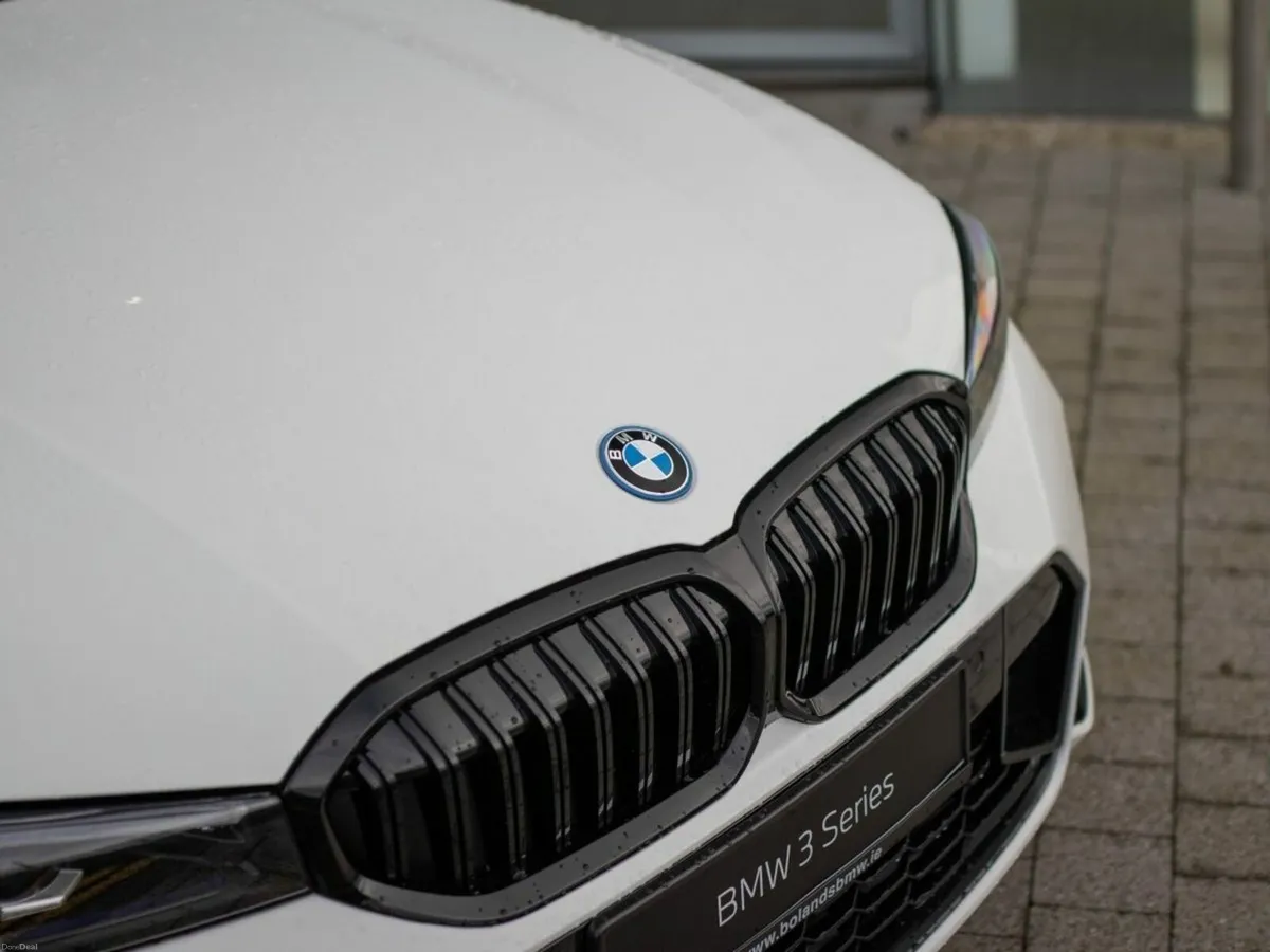 BMW 3-Series 330e M Sport Pro - Image 3