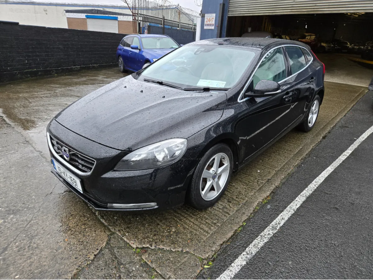 Volvo V40 D2 SE 5DR// VERY CLEAN CAR LOW MILEAGE E - Image 1