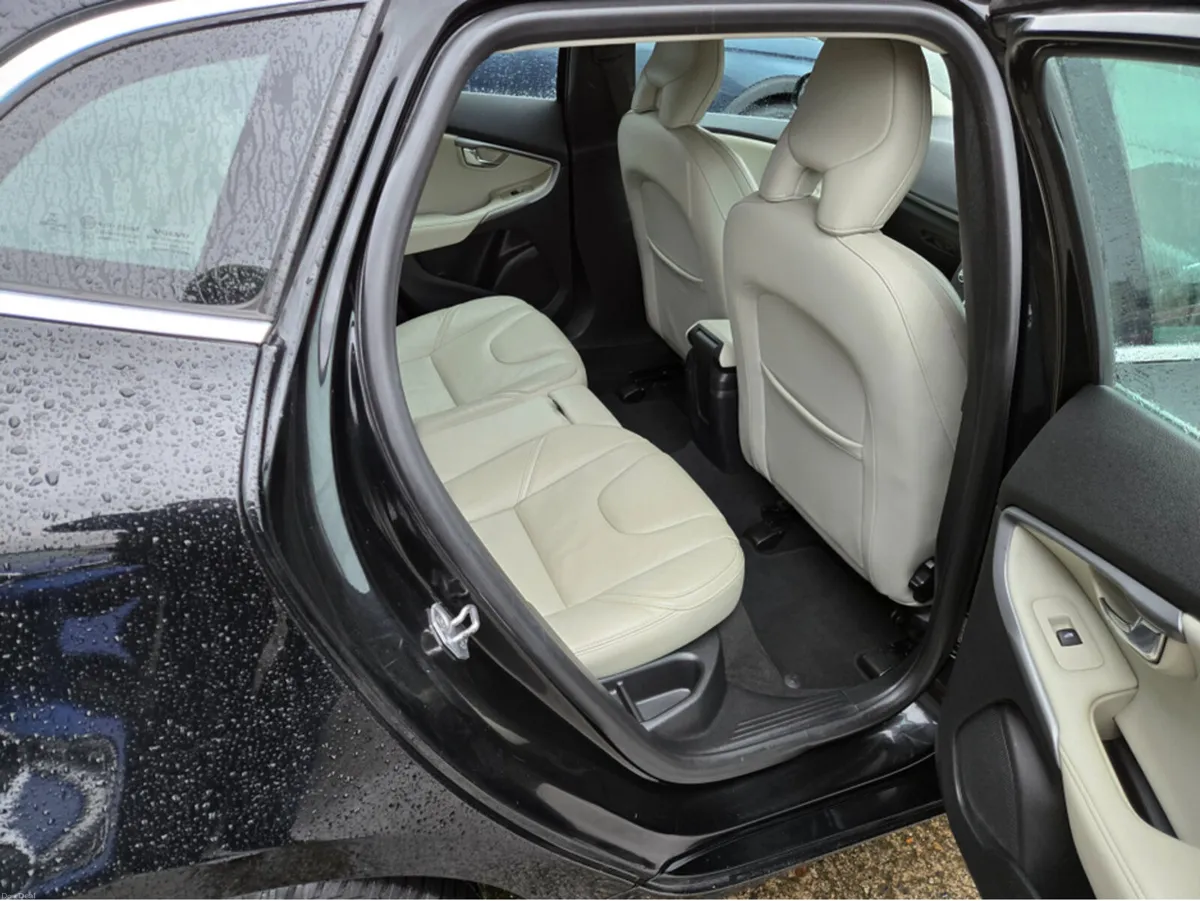 Volvo V40 D2 SE 5DR// VERY CLEAN CAR LOW MILEAGE E - Image 2