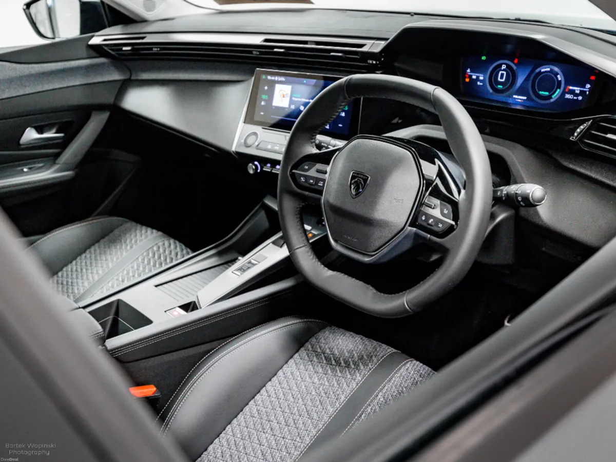 Peugeot 308 *Face Lift* Allure 1.2 Hybrid 145HP - - Image 2