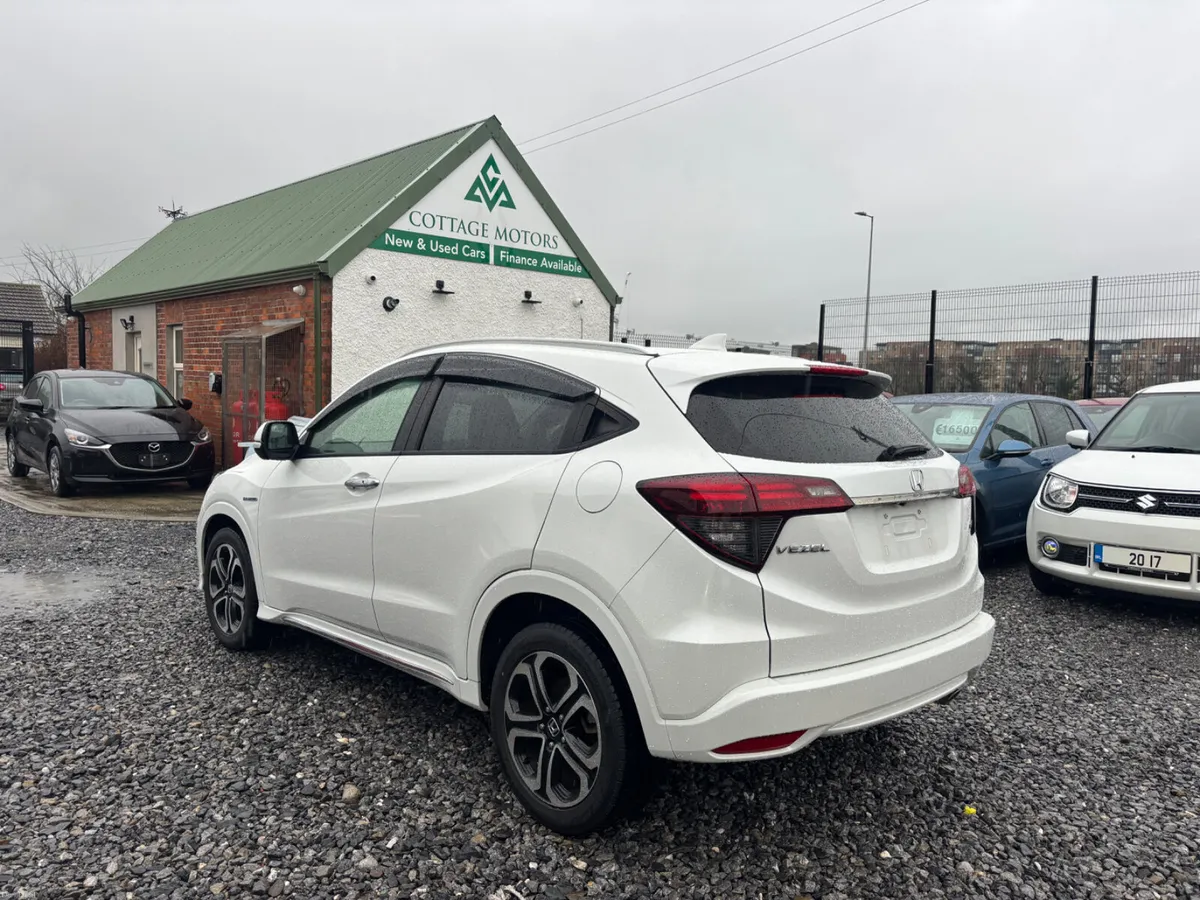 Honda Vezel 1.5 Auto Hybrid*TAN TRIM* - Image 3