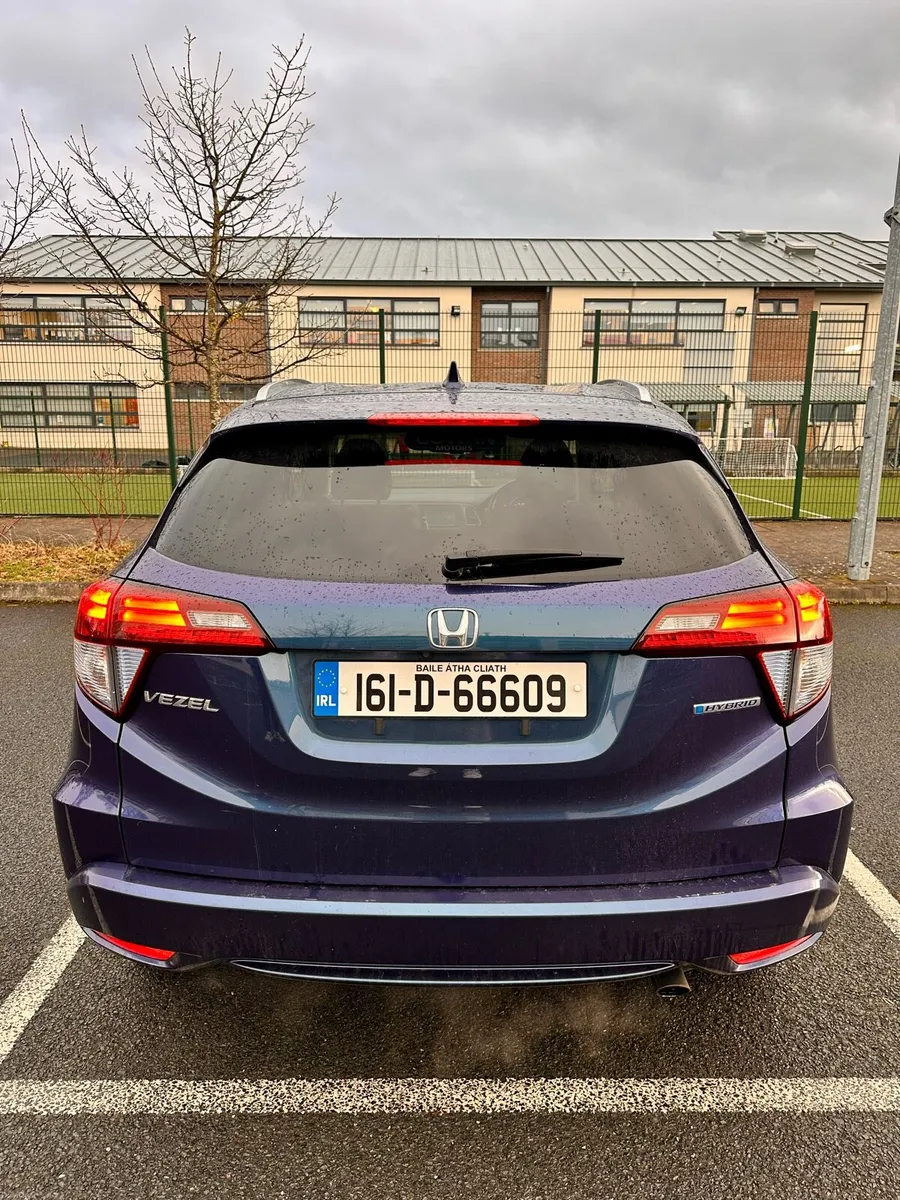 Honda Vezel 1.5 Hybrid Auto - Image 3