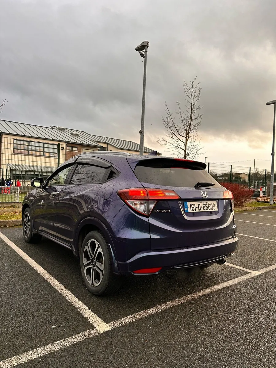 Honda Vezel 1.5 Hybrid Auto - Image 4
