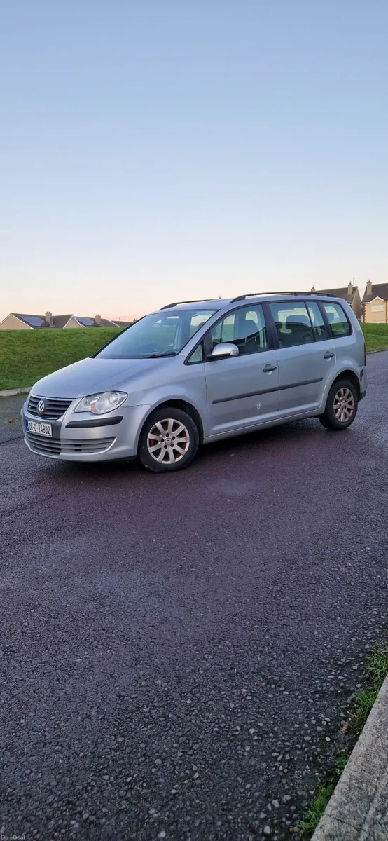 Volkswagen Touran 2008 - Image 2