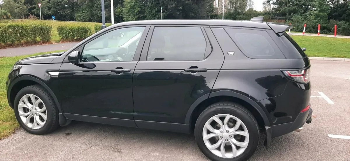 7 Seater Landrover Discovery Sport HSE, Automatic - Image 2