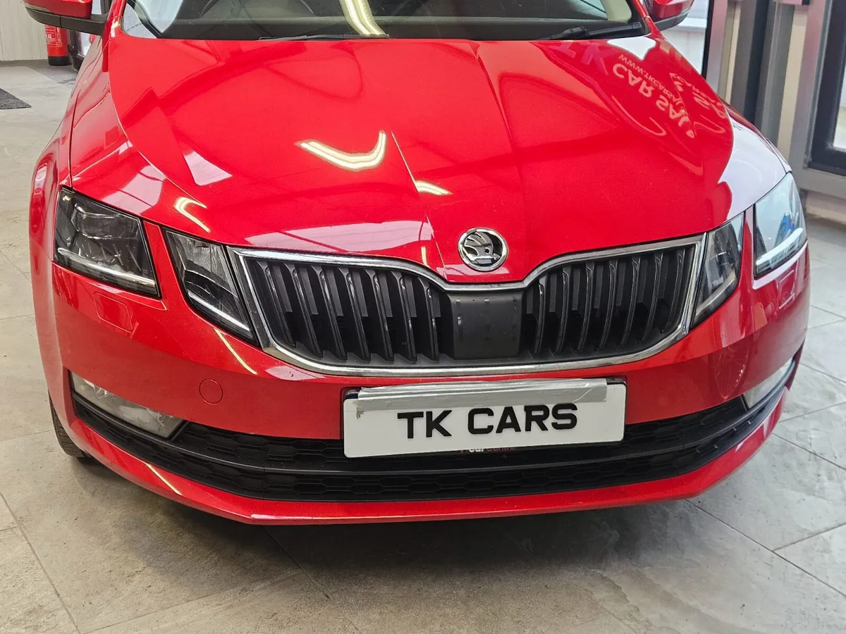 19 SKODA OCTAVIA AUTOMATIC DIESEL - Image 4