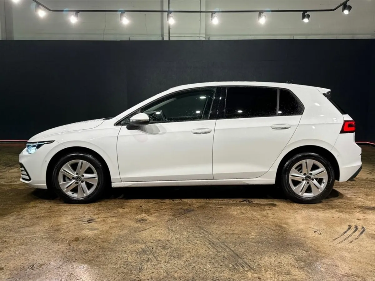 Volkswagen Golf 1.0 AUTOMATIC - STANDARD - ETSI AC - Image 6