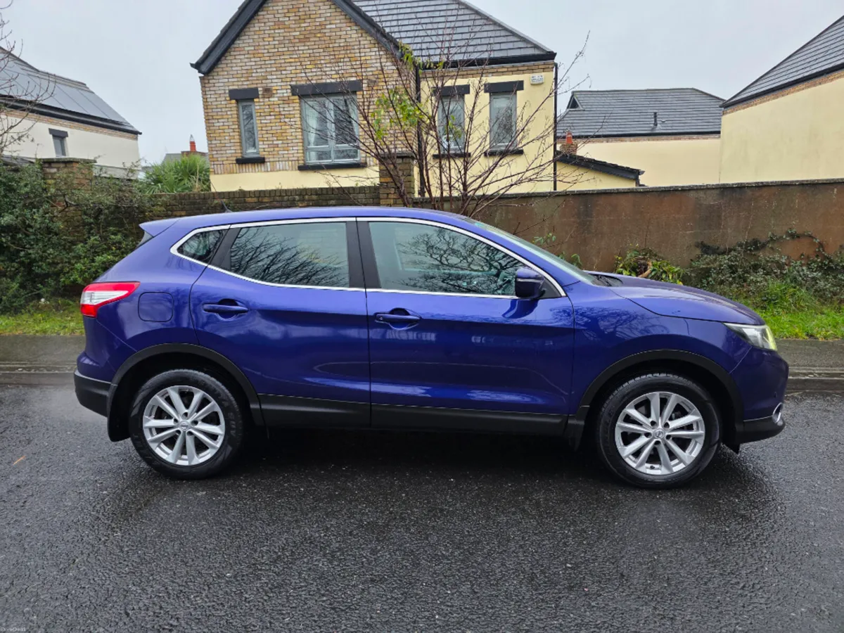 Nissan Qashqai 1.2 PET SV Safety PK 5DR - Image 2