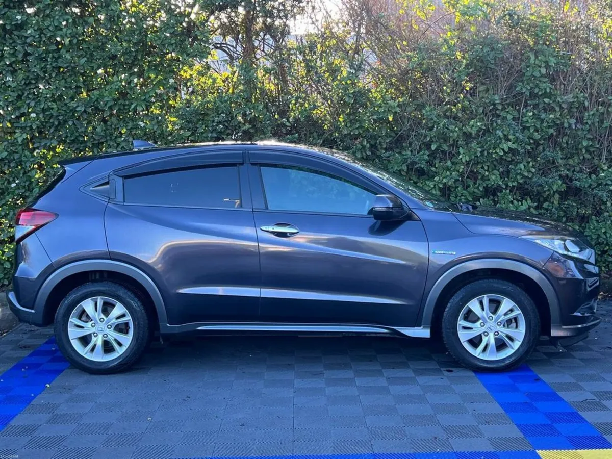 Honda Vezel 1.5 HYBRID // ADAPTIVE CRUISE CONTROL - Image 2