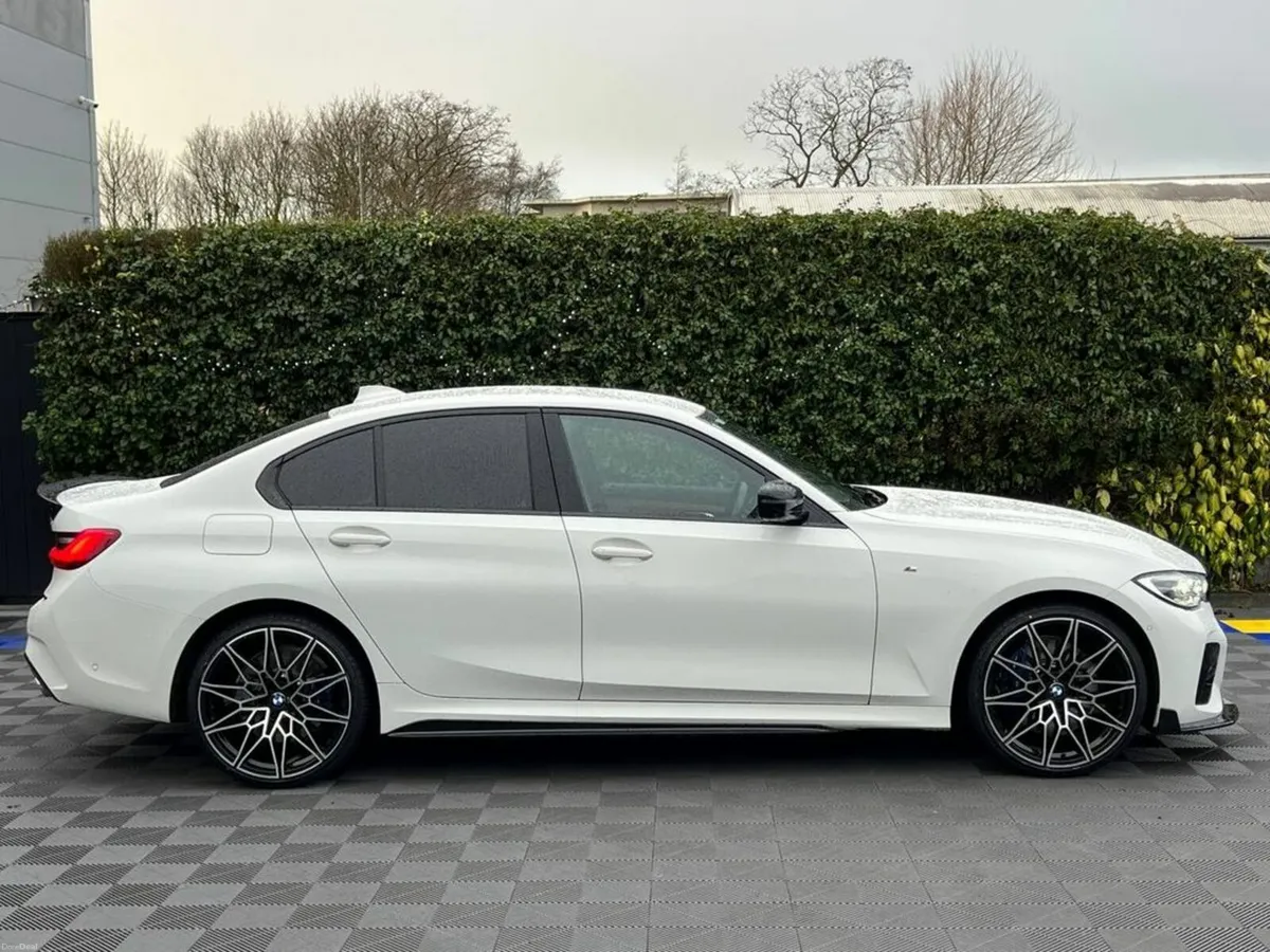 BMW 3-Series 330e M-SPORT COMPETITION 2.0 HYBRID / - Image 2