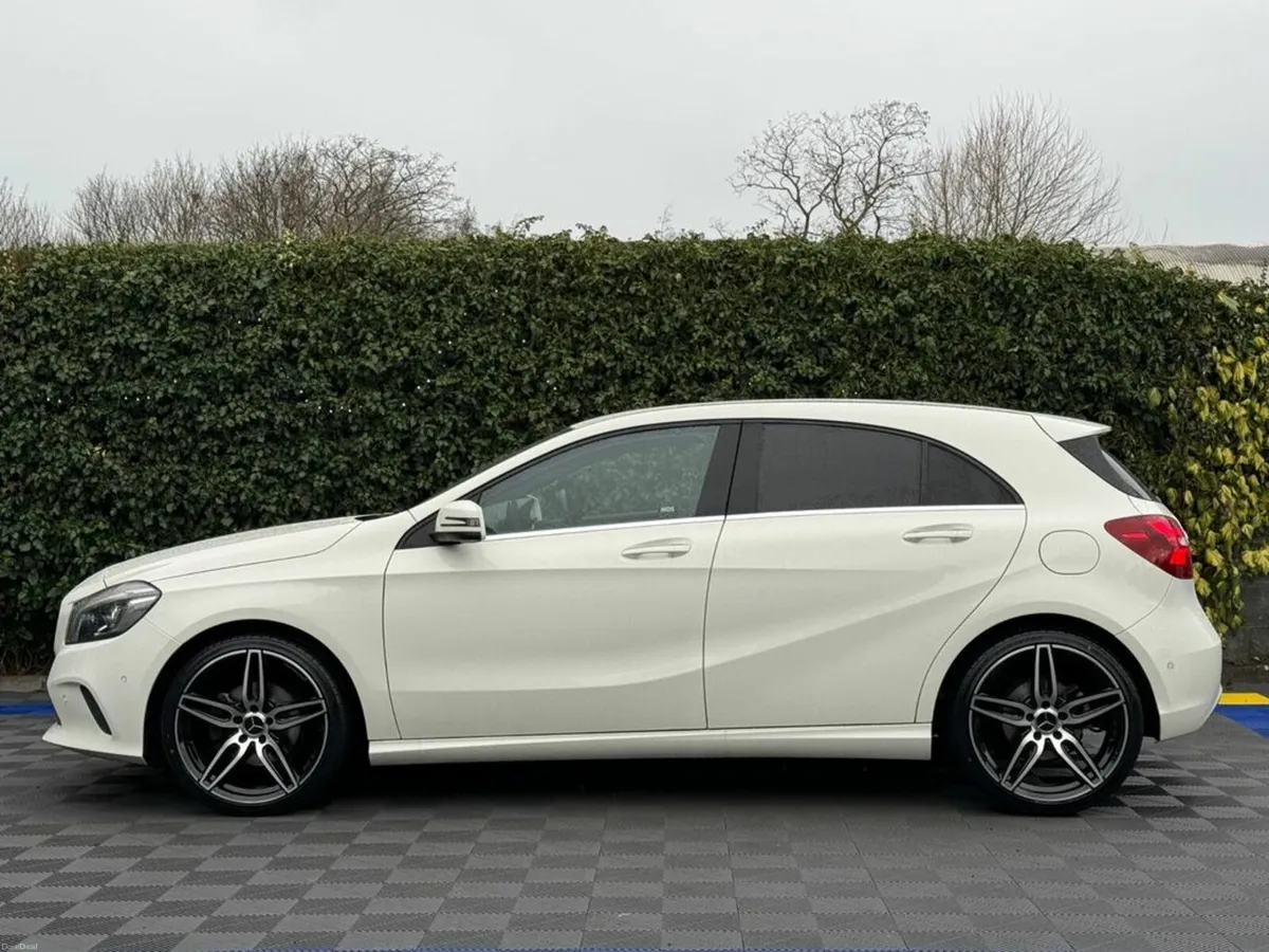 Mercedes-Benz A-Class A180 AMG-STYLE 1.6 AUTO // N - Image 3