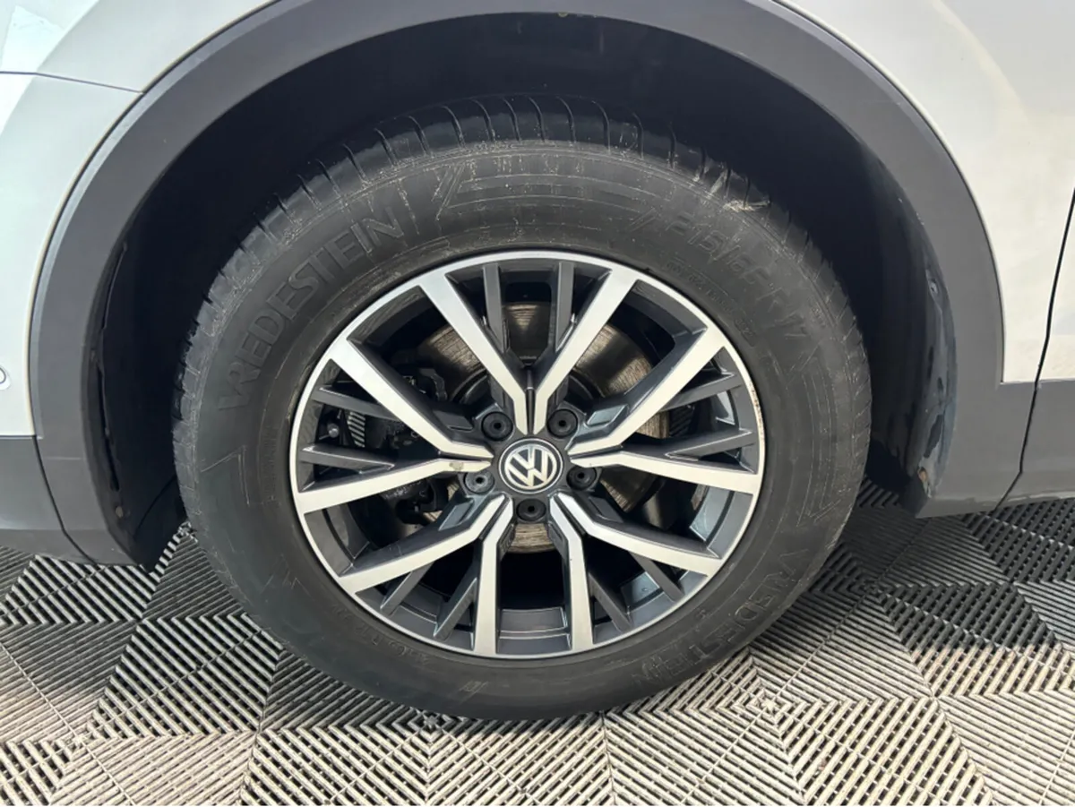 Volkswagen Tiguan CL 2.0 TDI MANUAL 6SPEED FWD 150 - Image 2