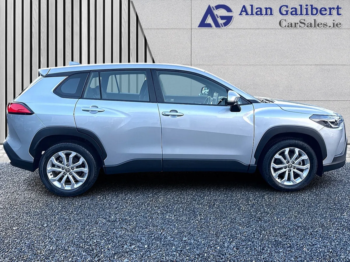 Toyota Corolla Cross 1.8 Petrol HYBRID LUNA €138 P - Image 3